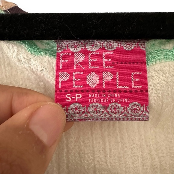 Free People Vintage White Mint Embrodeired Boho Peasant Top Size Small - Picture 7 of 8